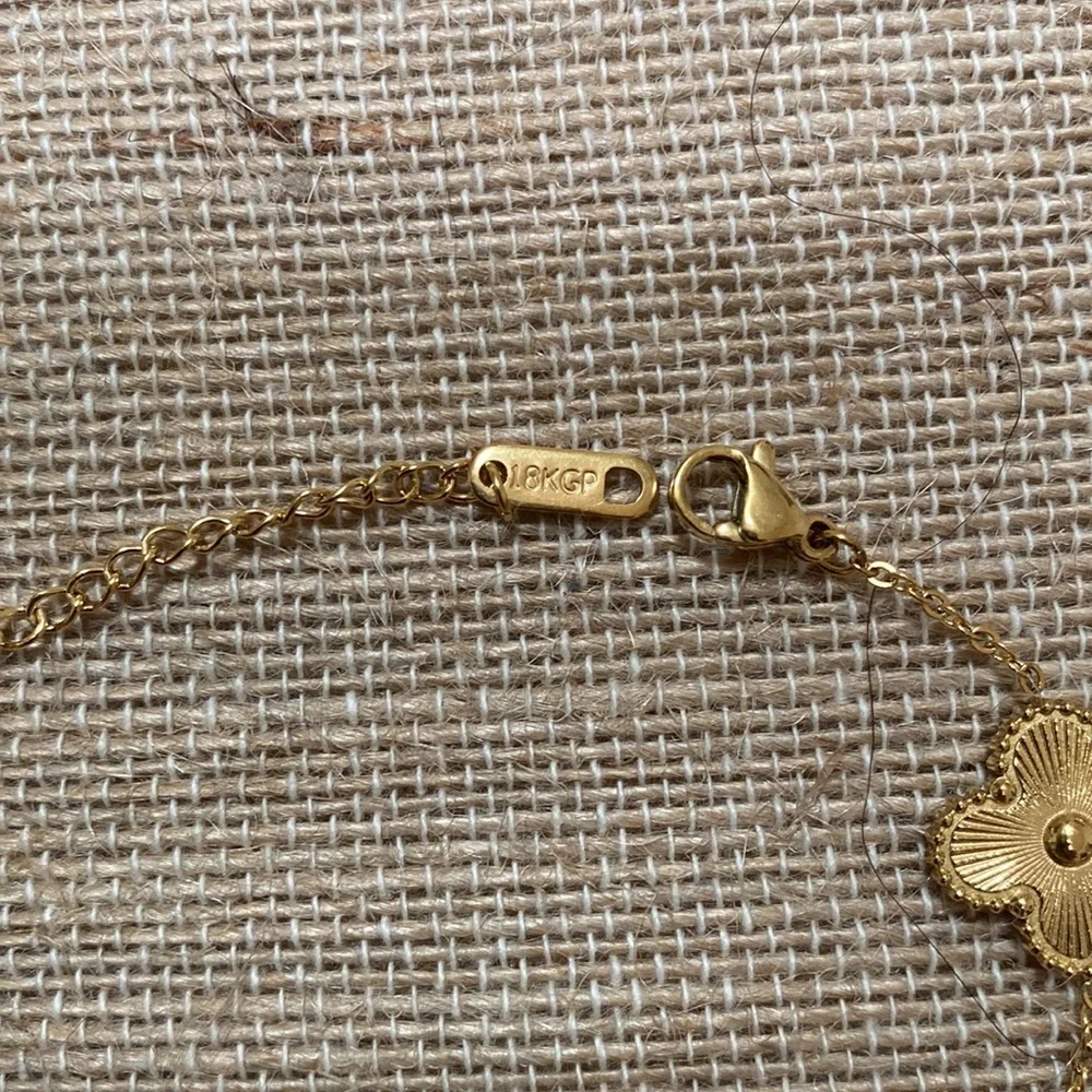 Clover Earrings and Bracelet Set. - Picture 4 of 4